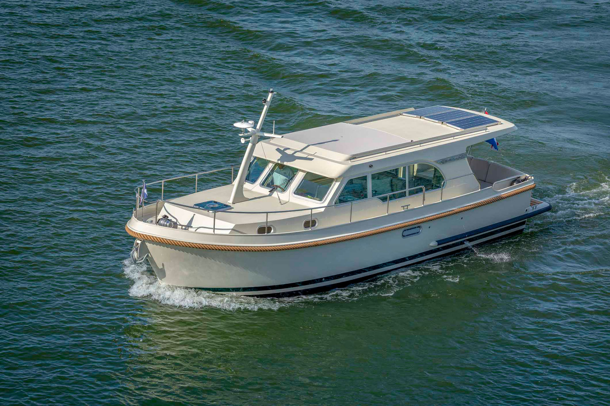 linssen-grand-sturdy-35-0-sedan-010819-018