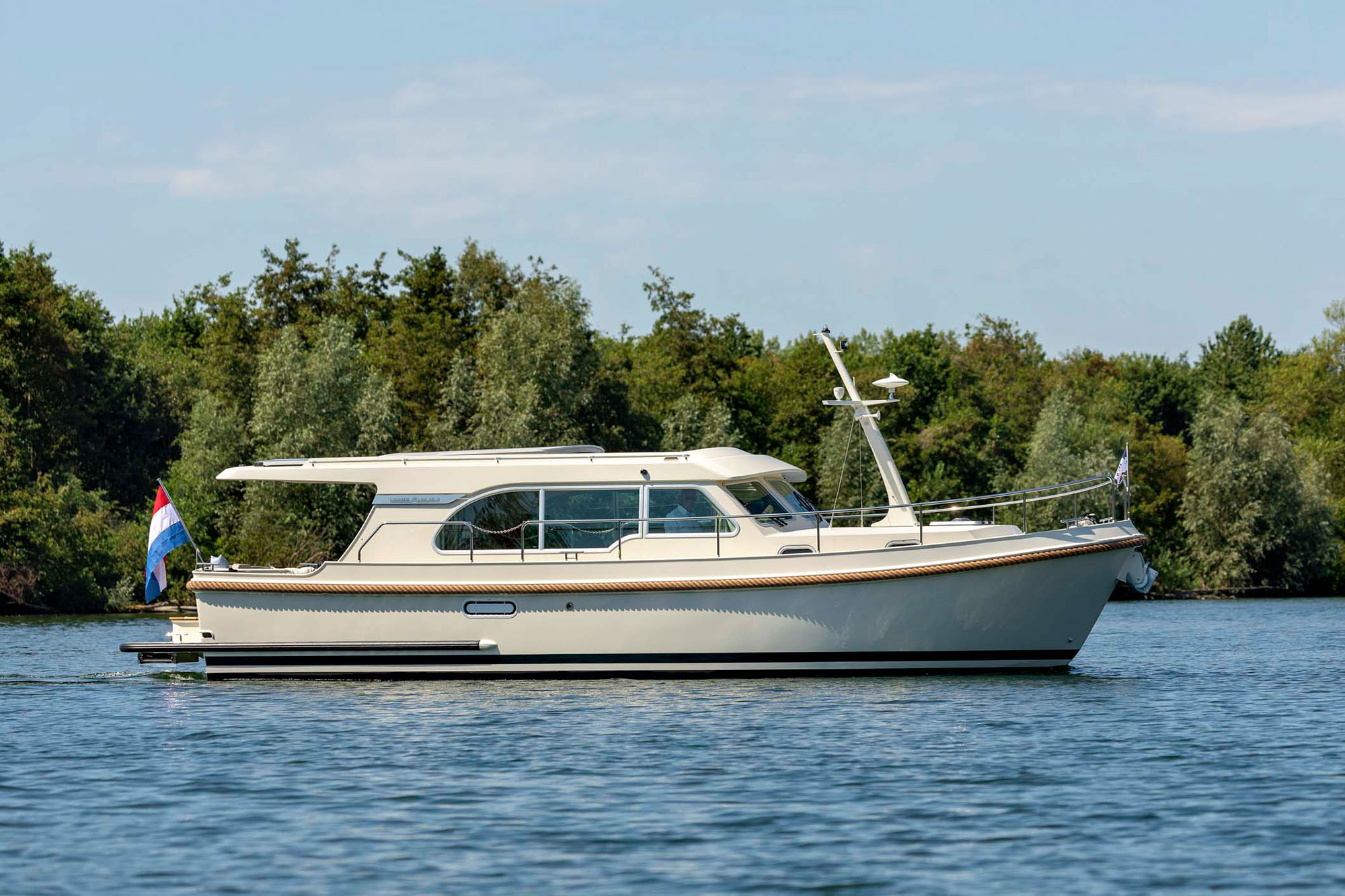 linssen-grand-sturdy-35-0-sedan-300719-004